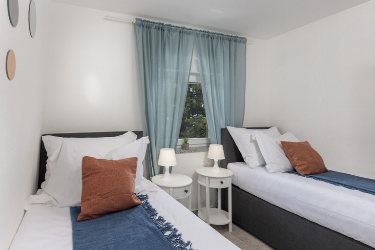 Room 2, Modern Home With Swimming Pool and sea View, Crikvenica