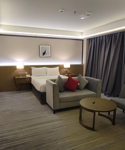 Bedroom 2, Airport Hotel Muscat, Bausher