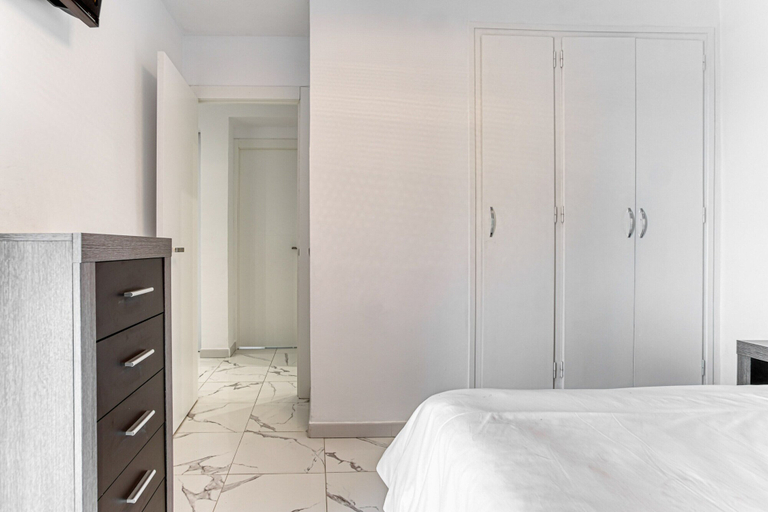 Room 4, Apartment in Roses With Stunning Beachfront Views, Girona