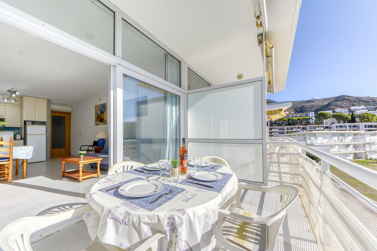Balcony 3, Apartment in Roses Near Platja Almadrava, Girona