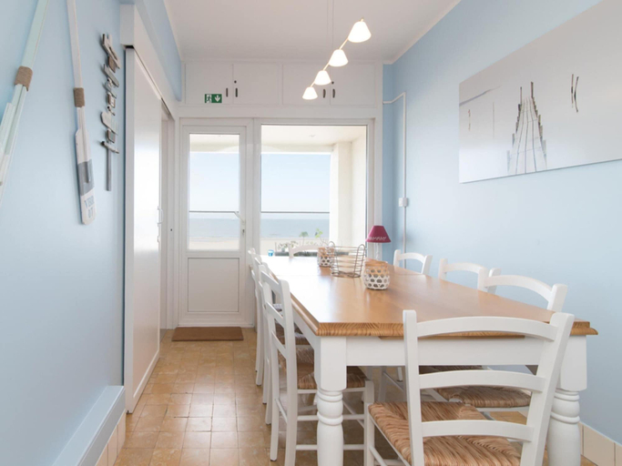 Dining 3, Apartment in Ostend With Stunning Sea View, West-Vlaanderen