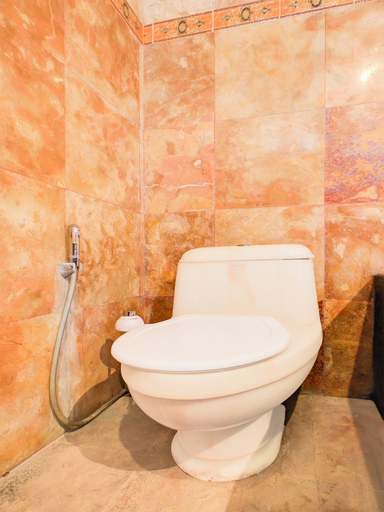 Bathroom 3, Collection O Putri Inn Homestay, Denpasar