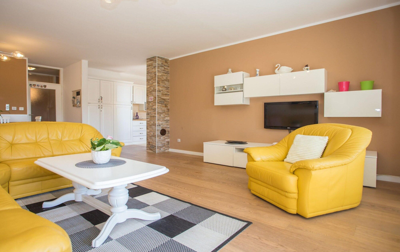 Living area 2, Beautiful Apartment in Prime Location, Poreč