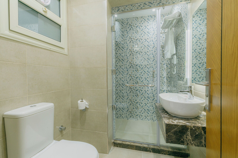 Bathroom 4, Tiye Pyramids Hotel, Al-Ahram