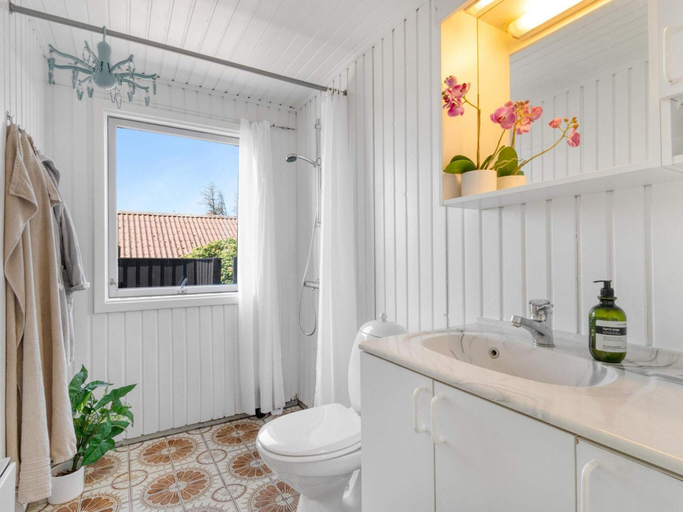 Bathroom, 5 Star Holiday Home in Lokken, Hjørring