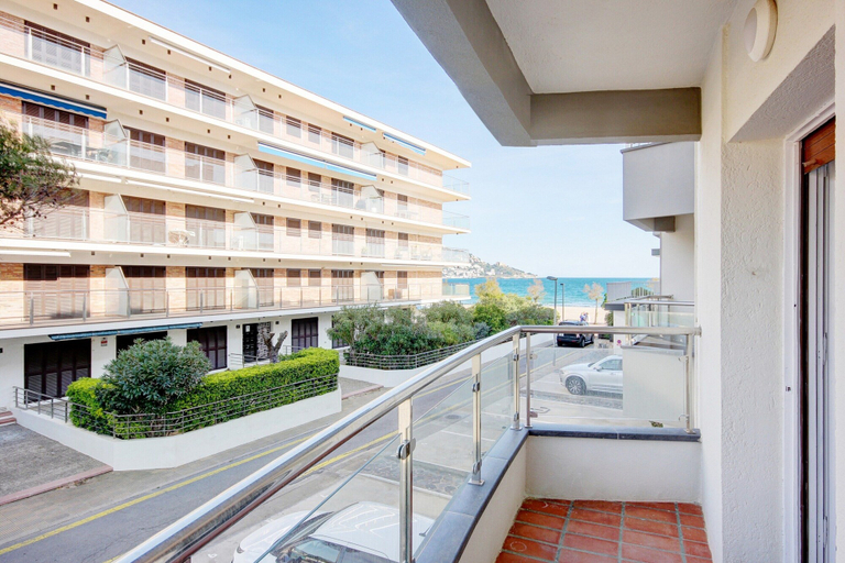 Balcony 3, Apartment in Roses on the Beachfront, Girona