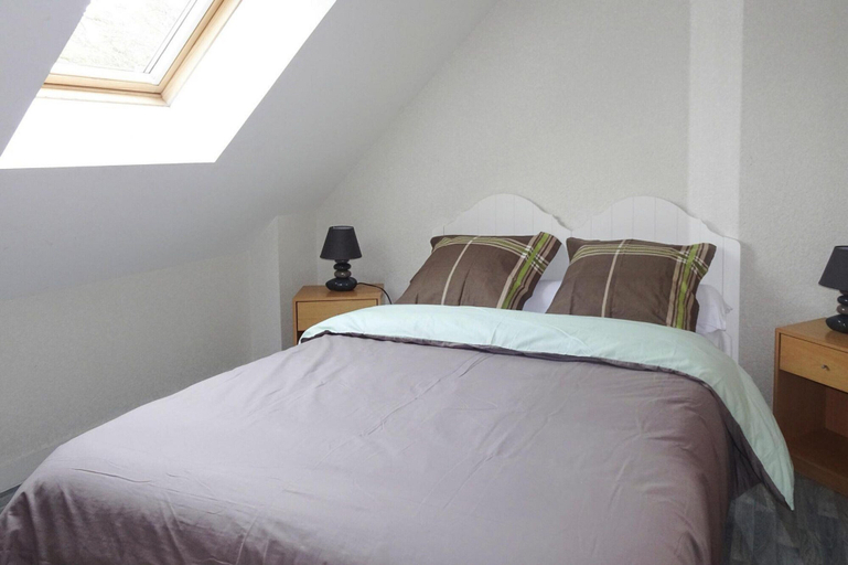 Room 5, Holiday Home in Erquy Near Sandy Beaches, Côtes-d'Armor