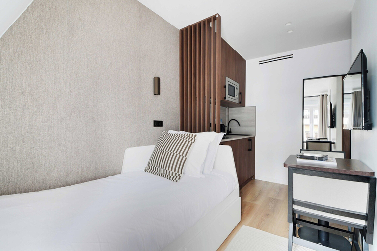 Bedroom 2, Lovely and Modern Studio - 2P - Passy, Paris