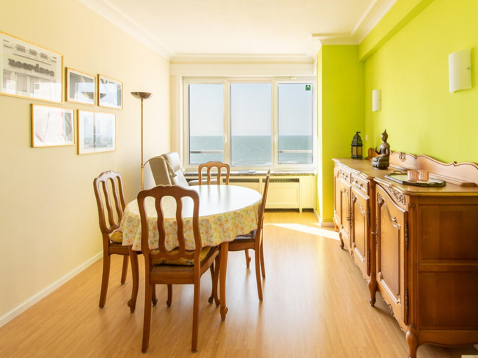 Dining 5, Apartment With sea View in Ostend, West-Vlaanderen