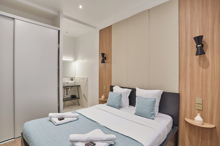 Room 2, The Upper Marais Superb Apartment for 8 People, Paris