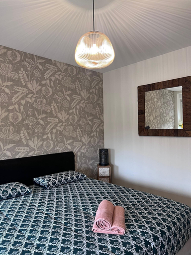 Bedroom 5, Aux Deux Tours, Nord