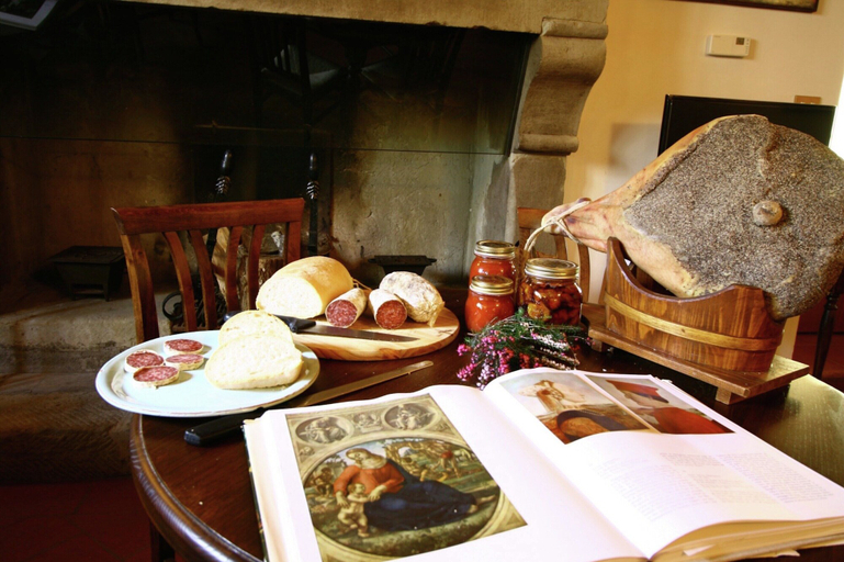 Dining 2, Farmhouse in Poppi With Pool & Gardens, Arezzo