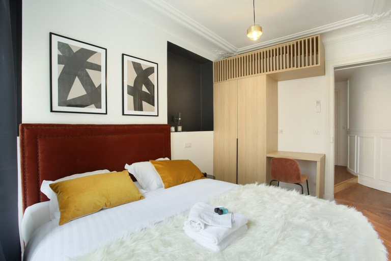 Room 2, Sublime Apartment With AC Louvre Museum, Paris