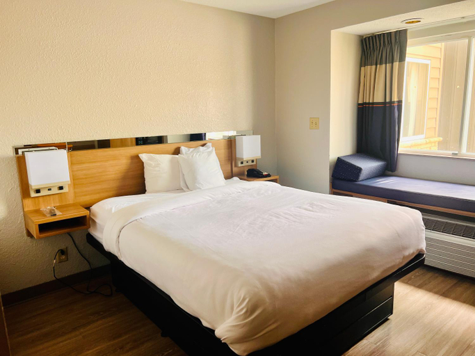 Bedroom 3, Microtel Inn & Suites by Wyndham Lexington, Fayette