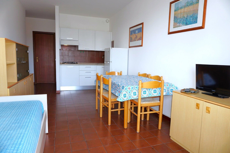 Private kitchen, Apartment Porto Santa Margherita by Beach, Venezia