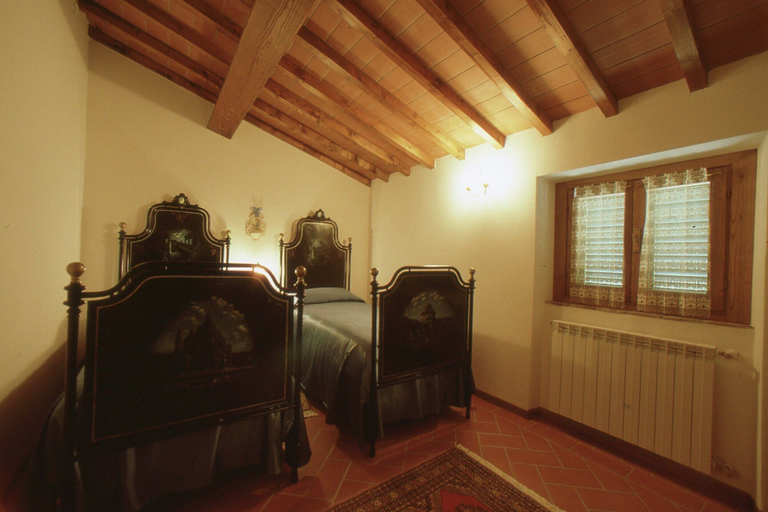 Room 3, Farmhouse in Tuscany With Pool and Valley Views, Arezzo