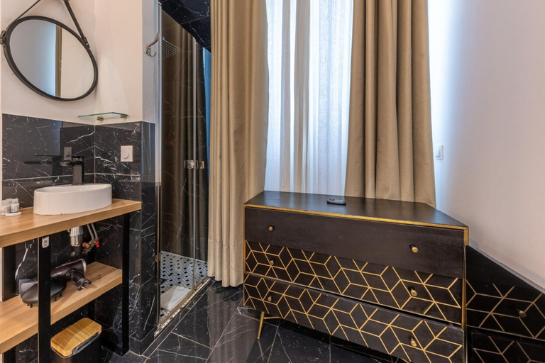 Bathroom 4, Apartment Centre de Paris Sacre Coeur, Paris