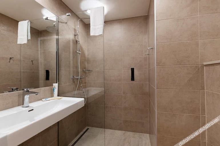 Bathroom 4, B&B Hotel Oftringen, Zofingen