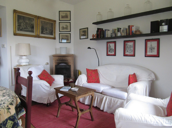 Living area, Small House in the Hills for Beautiful Walks Near the Sea, Savona