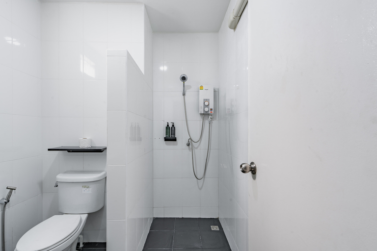Bathroom 5, Terminal2 Hotel Phukettown, Pulau Phuket