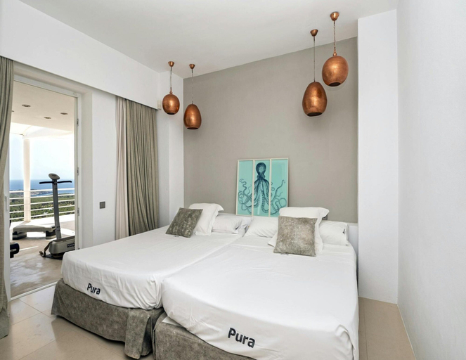 Room 2, Superb Villa With Private Pool, Baleares