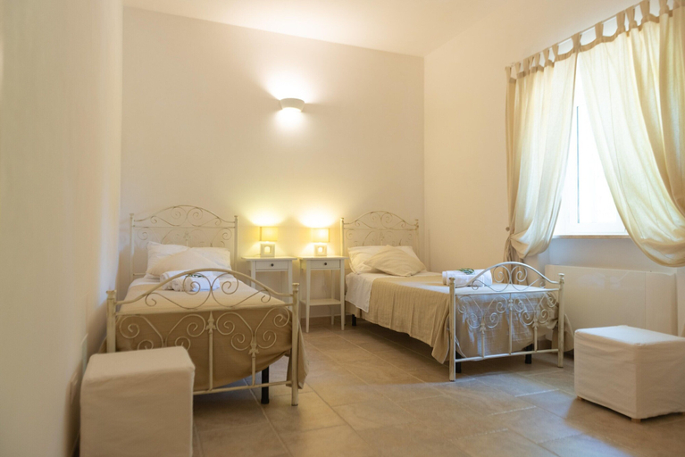 Room 4, Villa in Itria Valley With Infinity Pool, Brindisi