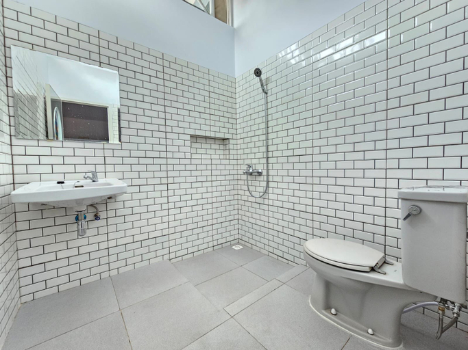 Bathroom 7