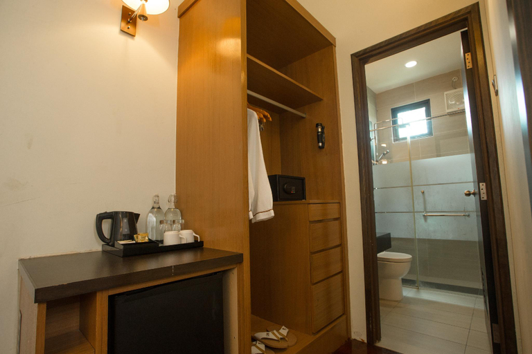 Bathroom 24
