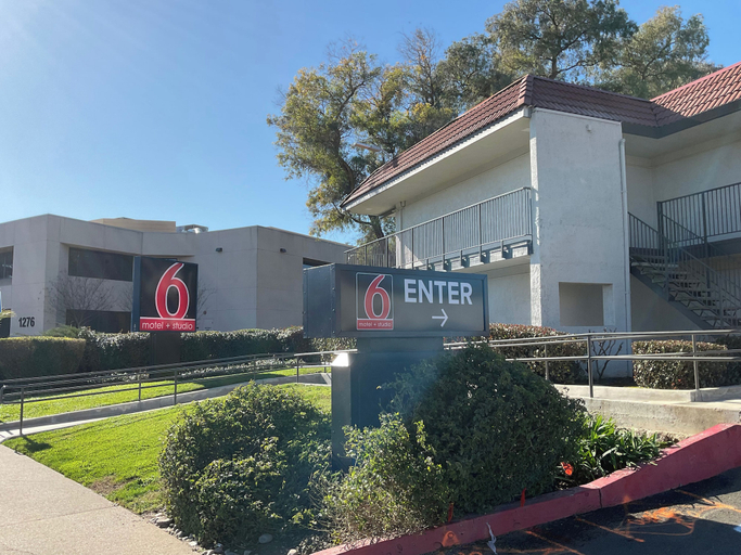 Exterior & Views 1, Studio 6 West Sacramento, CA, Yolo
