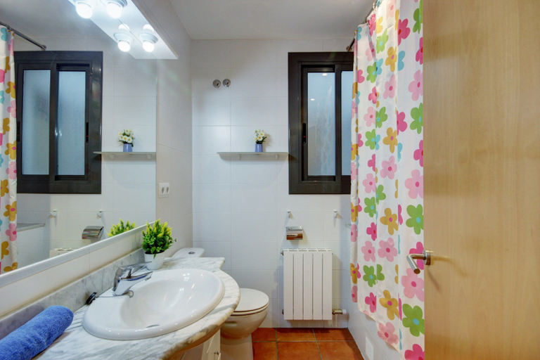 Bathroom 5, Apartment in Roses by the Beach, Girona
