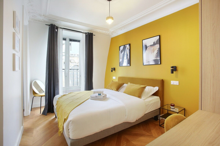Room 3, Sublime Apartment With AC Louvre Museum, Paris