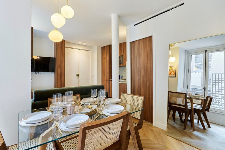 Dining 2, Superb Apartment 2 Bedrooms Center of Paris, Paris