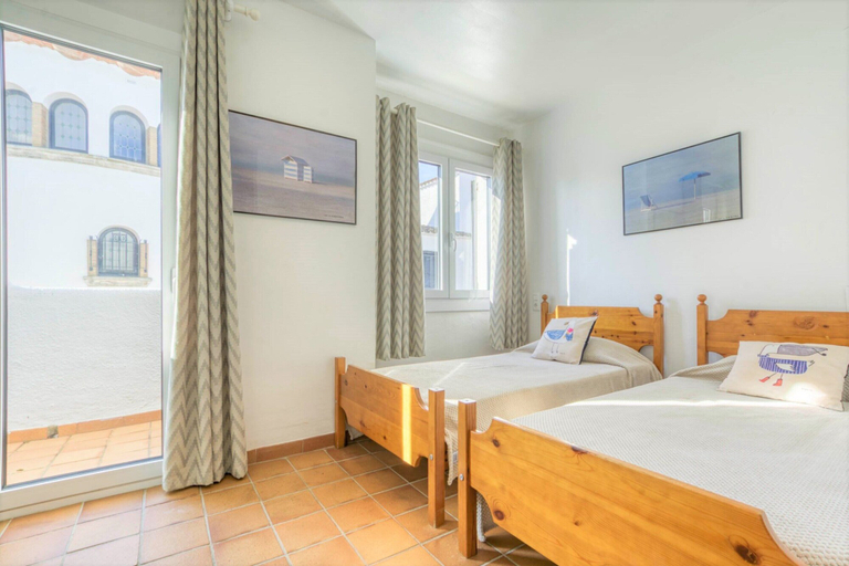 Room 3, Rustic Chic w/ Mooring Spot, Girona