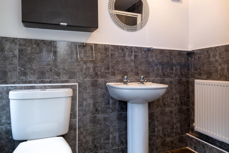 Bathroom 5, 3br-7guests-freeparking-pets-towncentre, Stoke-on-Trent