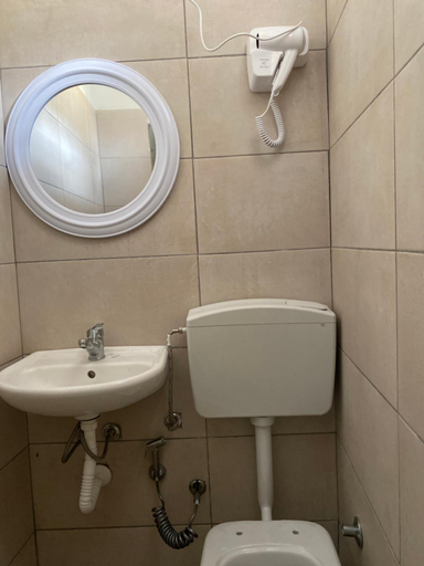 Bathroom, Cloud 9 Hostel, Shkodrës