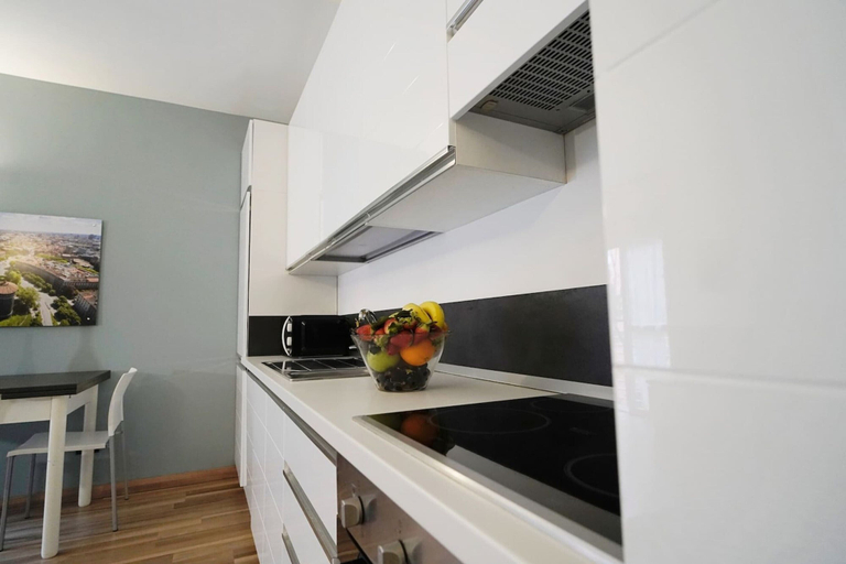 Private kitchen, Modern Apt Next to M3 Metro, Milan, Milano