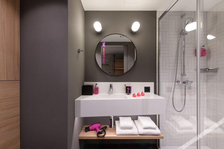 Bathroom, Moxy Sion, Sion