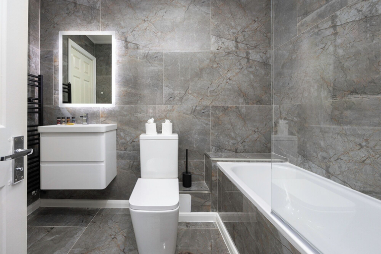 Bathroom, Central Brighton Marina - Apartment - Sleeps 4, Brighton and Hove