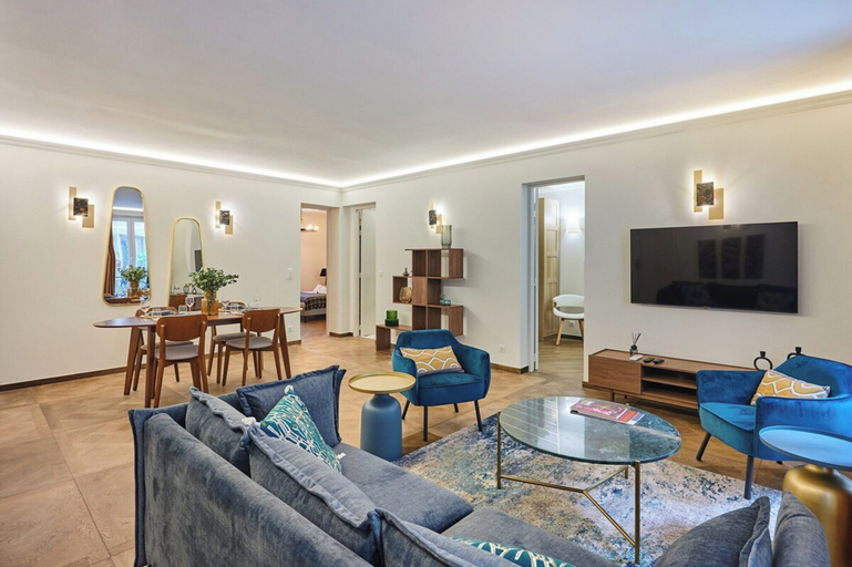 Living area 2, Sublime Apartment in the Heart of the Marais, Paris