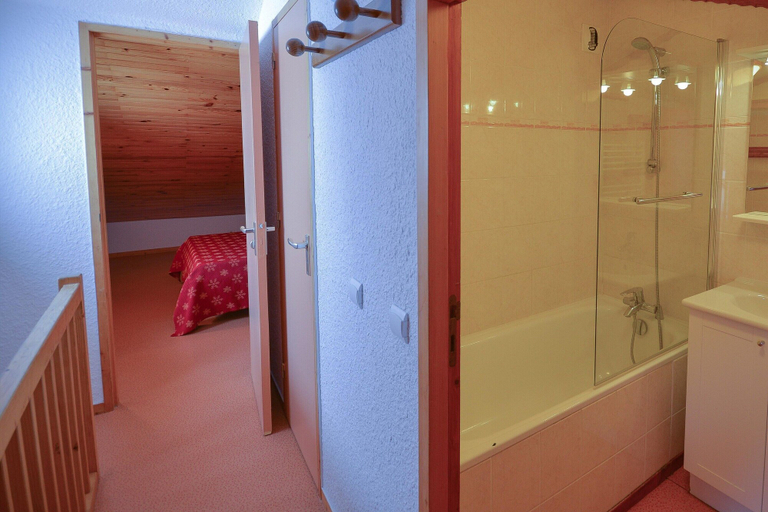 Others 5, Beautiful Apartment With Balcony, Savoie