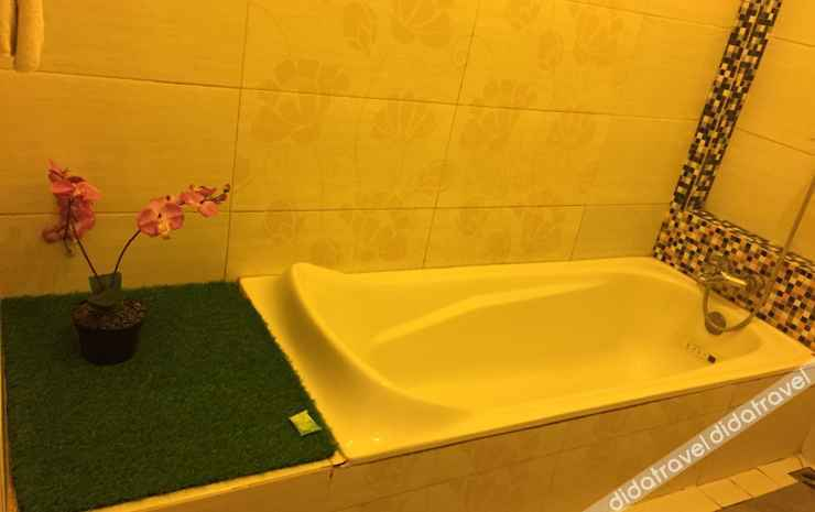 Bathroom, Gang Guest Hotel Syariah & Resto, Tuban