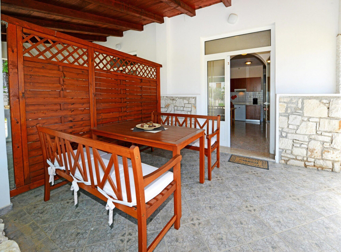 Others 2, Comfortable Apartment With Terrace, Poreč