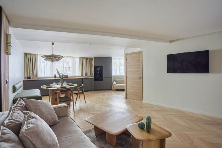 Living area 3, Spacious AC Flat Luxembourg St Germain des Pres, Paris