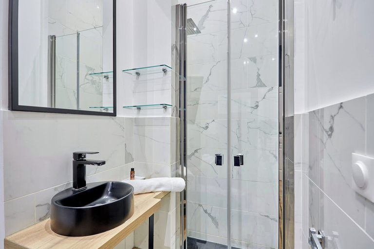Bathroom 3, Apartment Centre de Paris Sacre Coeur, Paris