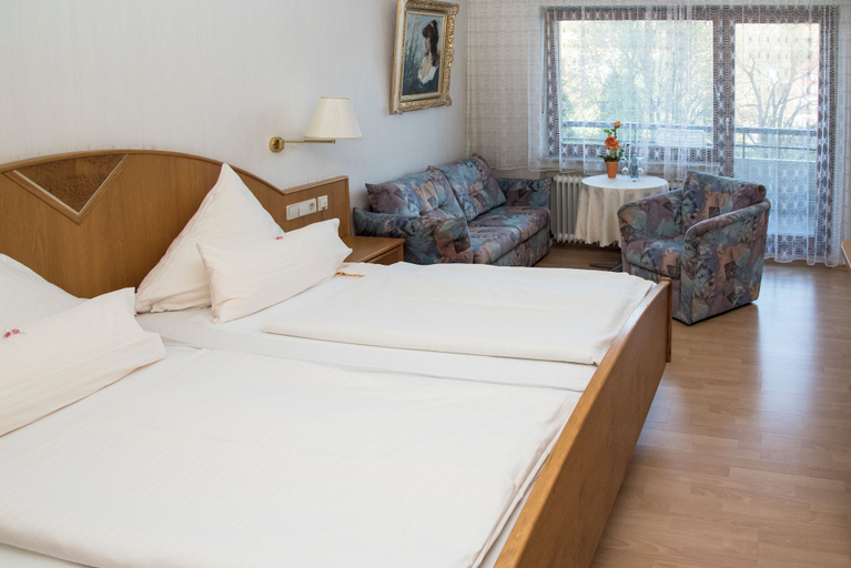 Bedroom 4, Hotel Harzer am Kurpark, Calw