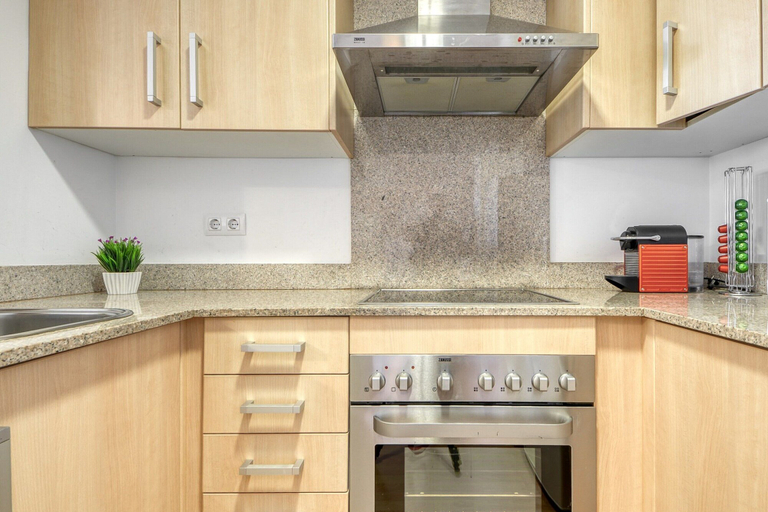Private kitchen 2, Charming Apartment With Patio, Girona