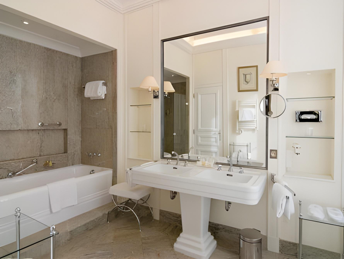 Bathroom 4, Hotel Du Palais Biarritz Part Of Hyatt, Pyrénées-Atlantiques