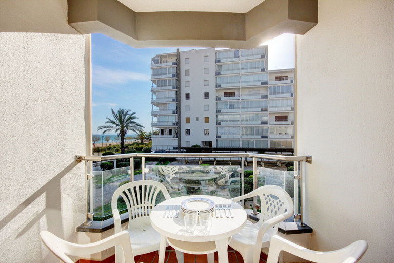 Balcony 2, Apartment in Roses on the Beachfront, Girona