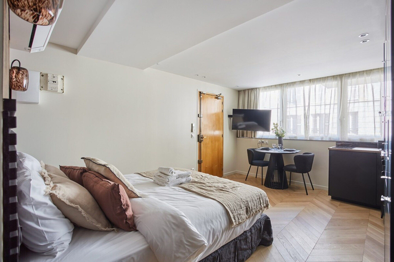 Room 2, Sublime AC Suite Luxembourg St Germain des Pres, Paris