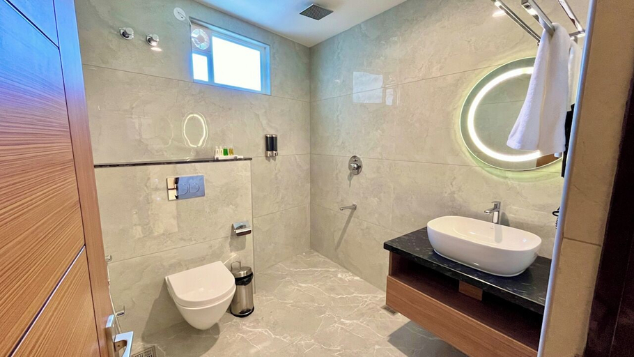 Bathroom 8